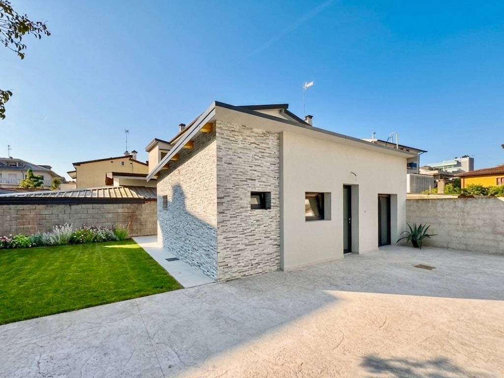 casa indipendente in vendita a Lignano Sabbiadoro