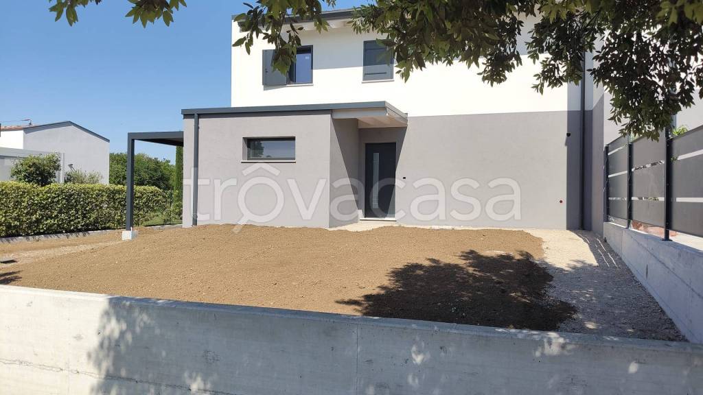 casa indipendente in vendita a Lignano Sabbiadoro in zona Riviera