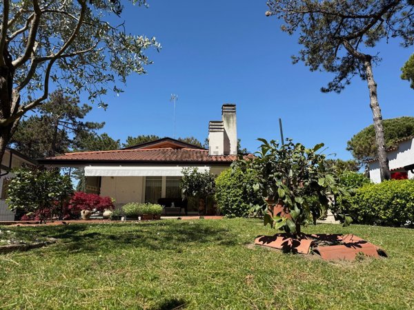 casa indipendente in vendita a Lignano Sabbiadoro in zona Pineta