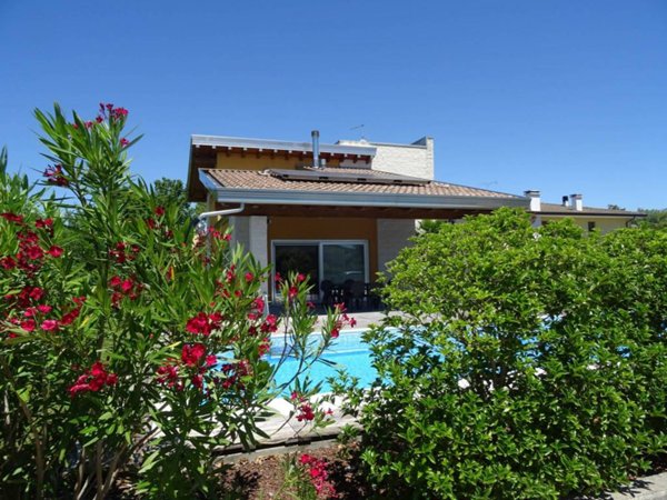 casa indipendente in vendita a Lignano Sabbiadoro in zona Riviera