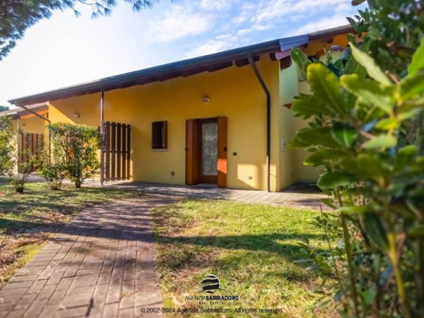 casa indipendente in vendita a Lignano Sabbiadoro in zona Riviera