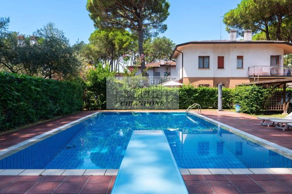 casa indipendente in vendita a Lignano Sabbiadoro in zona Pineta