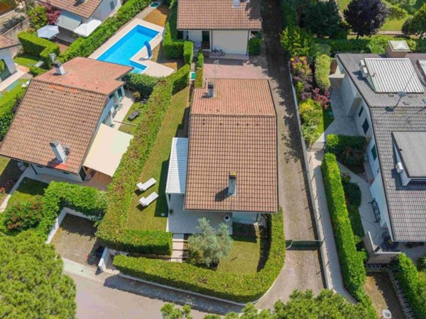 casa indipendente in vendita a Lignano Sabbiadoro in zona Pineta