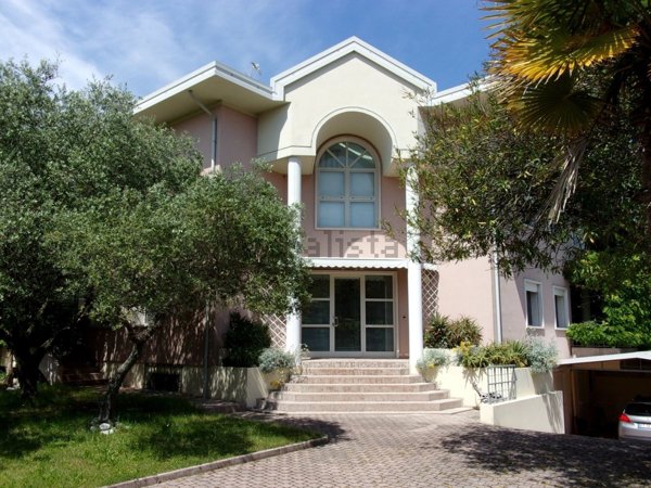 casa indipendente in vendita a Lignano Sabbiadoro