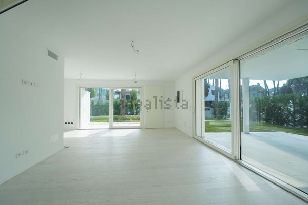casa indipendente in vendita a Lignano Sabbiadoro in zona Pineta