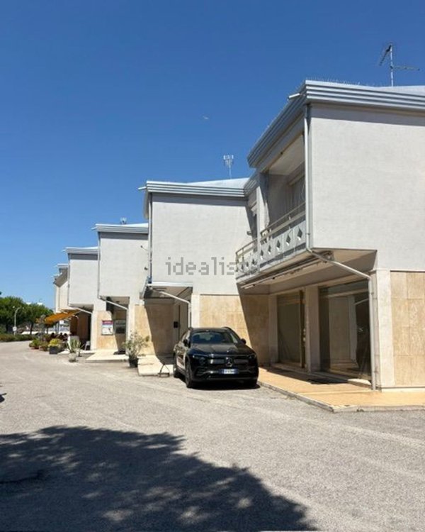 negozio in vendita a Lignano Sabbiadoro