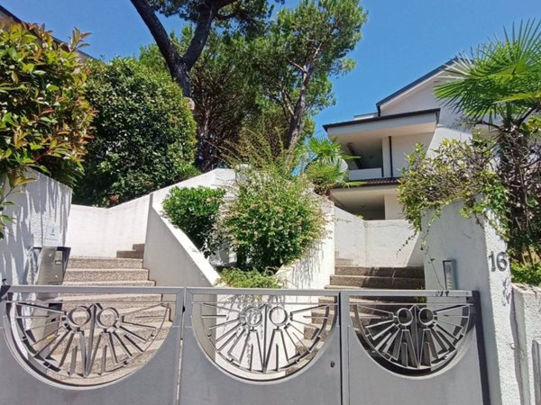 casa indipendente in vendita a Lignano Sabbiadoro in zona Pineta