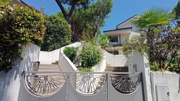 casa indipendente in vendita a Lignano Sabbiadoro in zona Pineta
