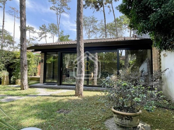 casa indipendente in vendita a Lignano Sabbiadoro in zona Pineta