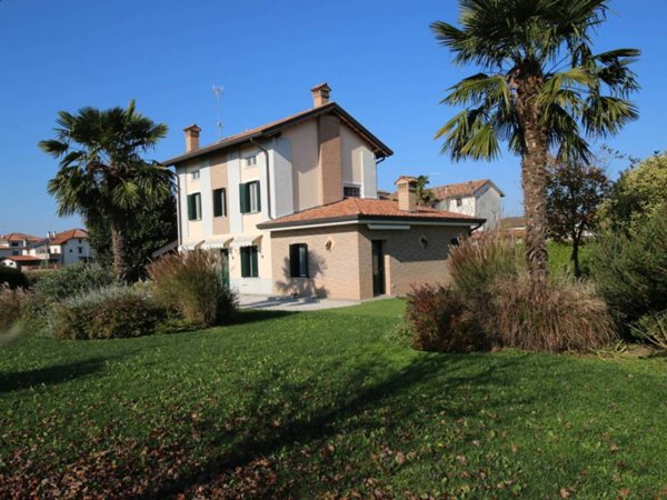 casa indipendente in vendita a Lignano Sabbiadoro in zona Pineta