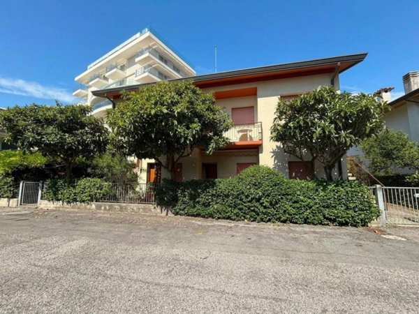 casa indipendente in vendita a Lignano Sabbiadoro