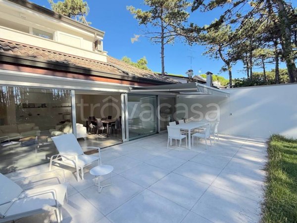 casa indipendente in vendita a Lignano Sabbiadoro in zona Pineta