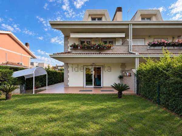 casa indipendente in vendita a Lignano Sabbiadoro