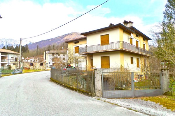 casa indipendente in vendita a Lusevera in zona Vedronza
