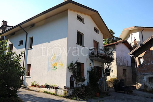 casa indipendente in vendita a Lusevera in zona Villanova