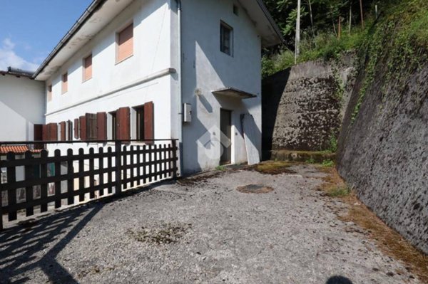 casa indipendente in vendita a Lusevera in zona Vedronza