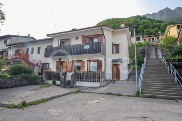casa indipendente in vendita a Lusevera in zona Cesariis