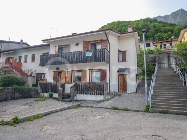 casa indipendente in vendita a Lusevera in zona Cesariis
