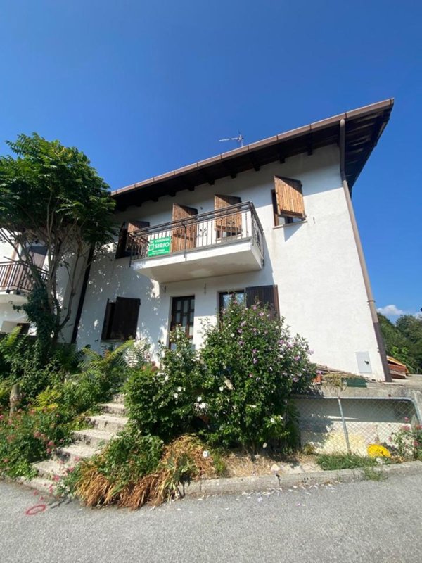 casa indipendente in vendita a Lusevera in zona Villanova