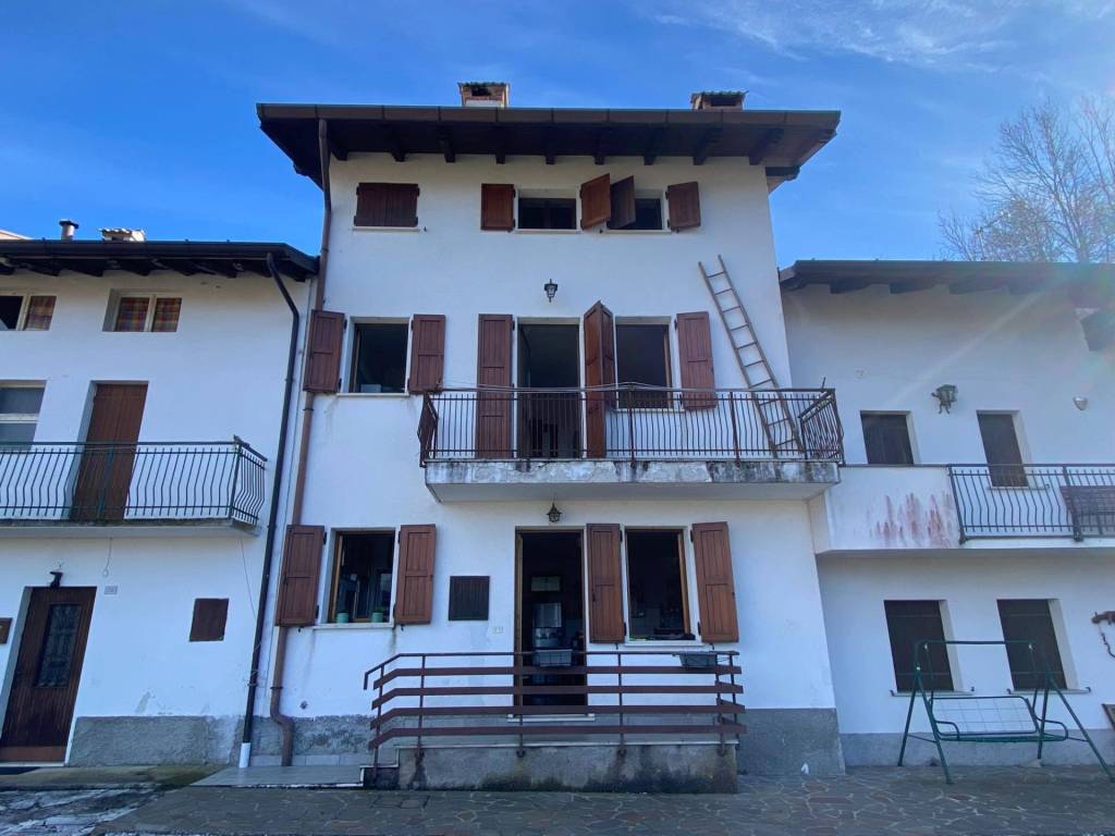 casa indipendente in vendita a Lusevera in zona Vedronza