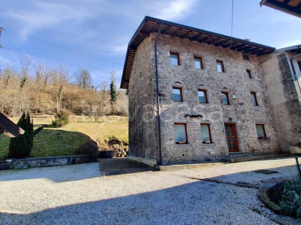 casa indipendente in vendita a Lusevera in zona Vedronza