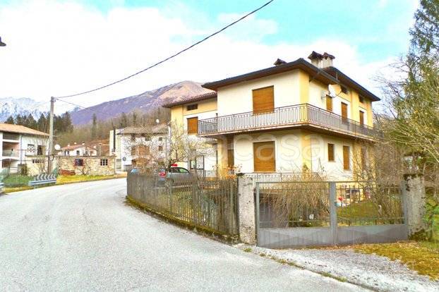casa indipendente in vendita a Lusevera in zona Vedronza