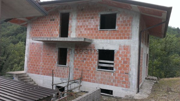 appartamento in vendita a Lusevera in zona Cesariis