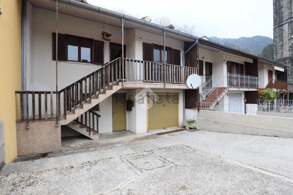 casa indipendente in vendita a Lusevera in zona Pradielis