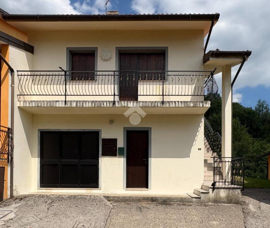 casa indipendente in vendita a Lusevera in zona Micottis