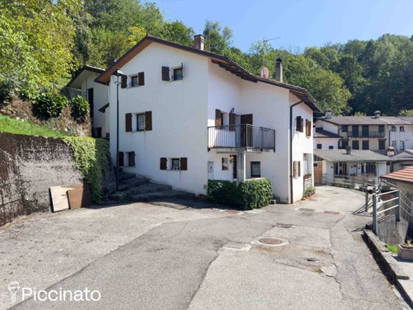 casa indipendente in vendita a Lusevera in zona Villanova