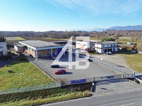 locale commerciale in vendita a Magnano in Riviera in zona Bueriis