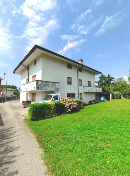 casa indipendente in vendita a Magnano in Riviera