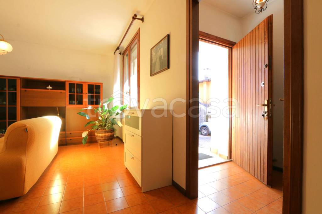 casa indipendente in vendita a Magnano in Riviera