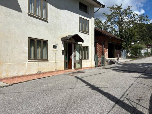 casa indipendente in vendita a Magnano in Riviera