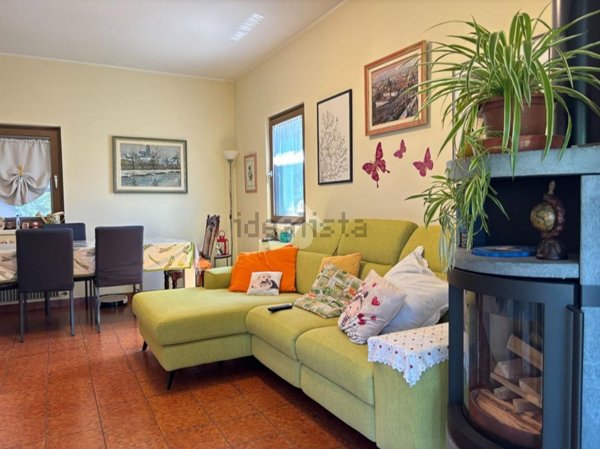 casa indipendente in vendita a Magnano in Riviera