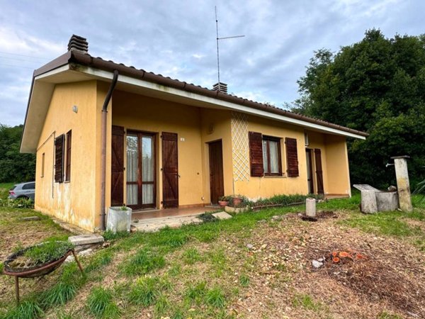 casa indipendente in vendita a Magnano in Riviera