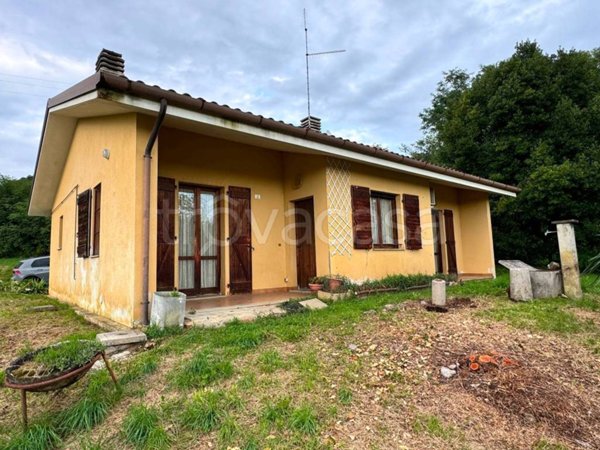 casa indipendente in vendita a Magnano in Riviera