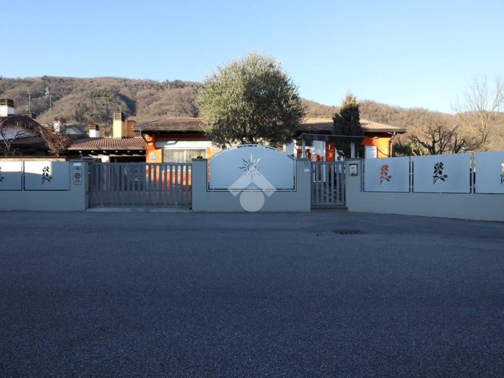 casa indipendente in vendita a Magnano in Riviera