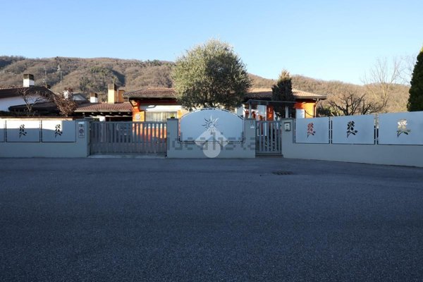 casa indipendente in vendita a Magnano in Riviera