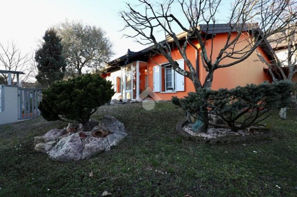 casa indipendente in vendita a Magnano in Riviera