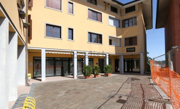 locale commerciale in vendita a Magnano in Riviera