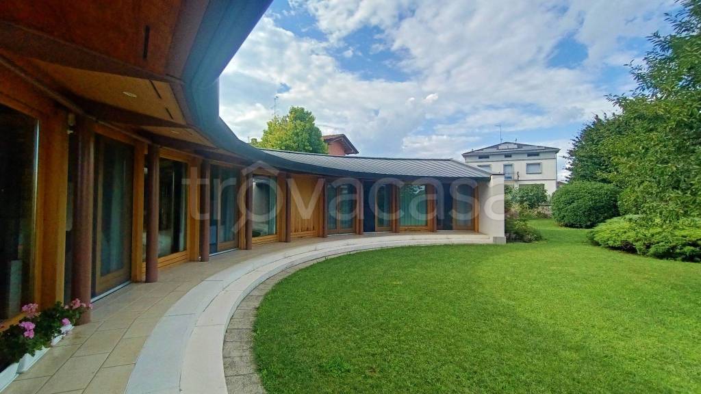 casa indipendente in vendita a Majano