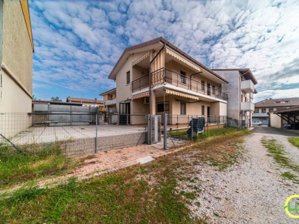 casa indipendente in vendita a Majano