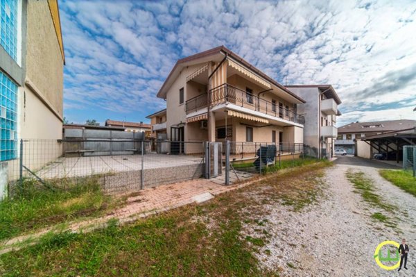 casa indipendente in vendita a Majano