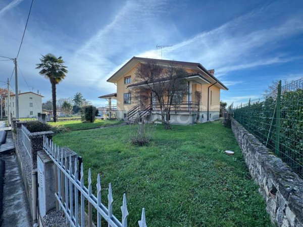 casa indipendente in vendita a Majano