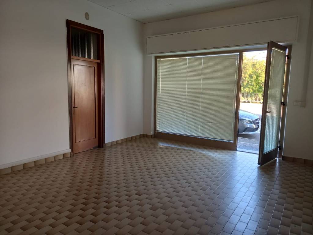 negozio in vendita a Majano in zona Pers