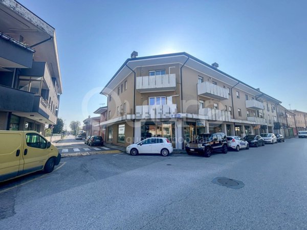 locale commerciale in vendita a Majano