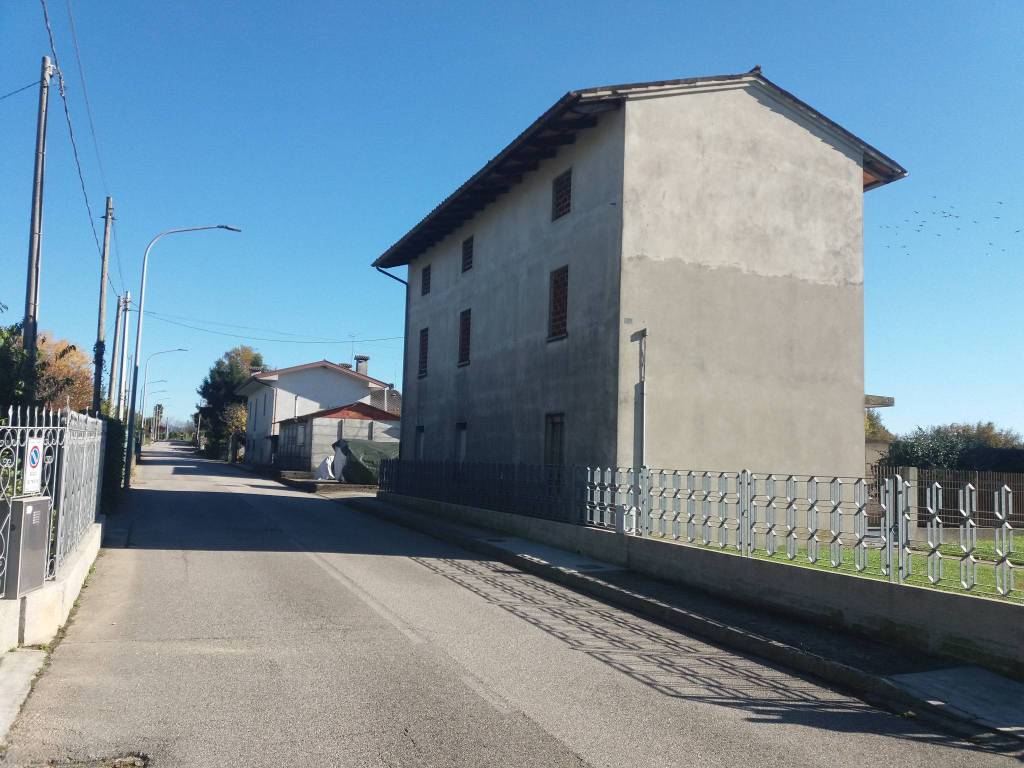 casa indipendente in vendita a Majano