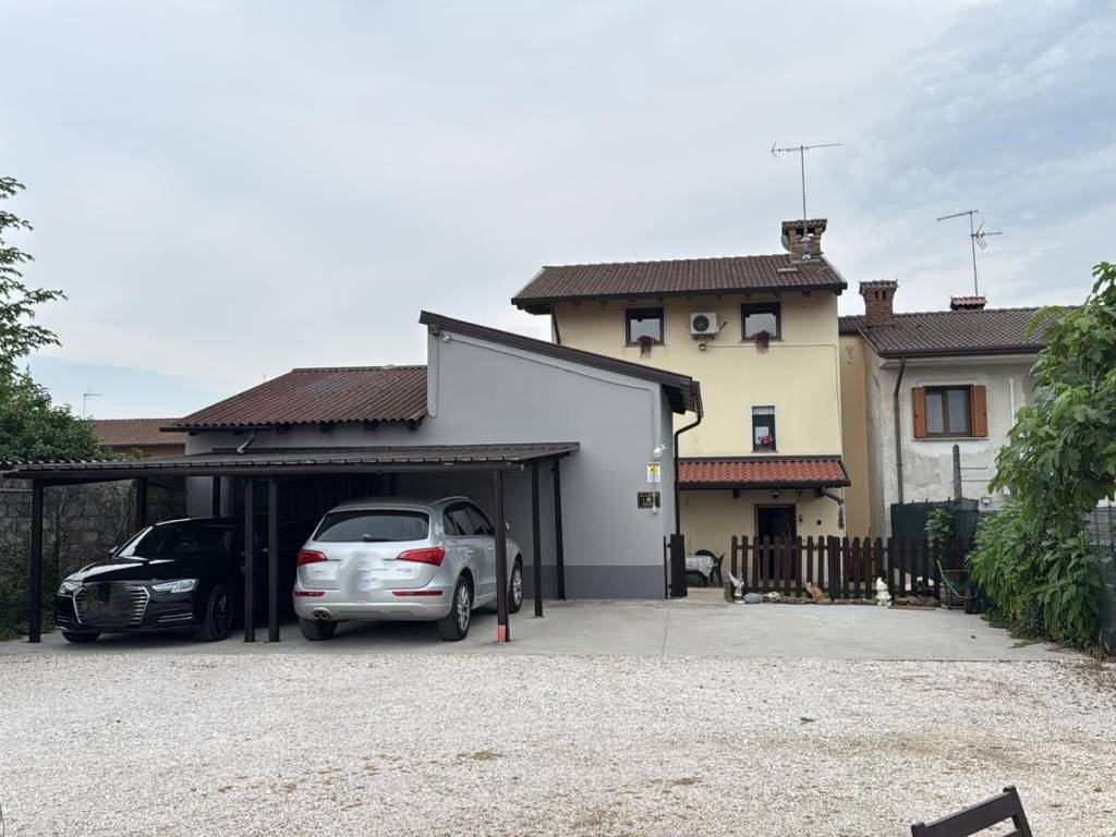 casa indipendente in vendita a Majano in zona Farla