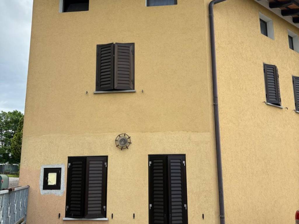 casa indipendente in vendita a Majano in zona Comerzo